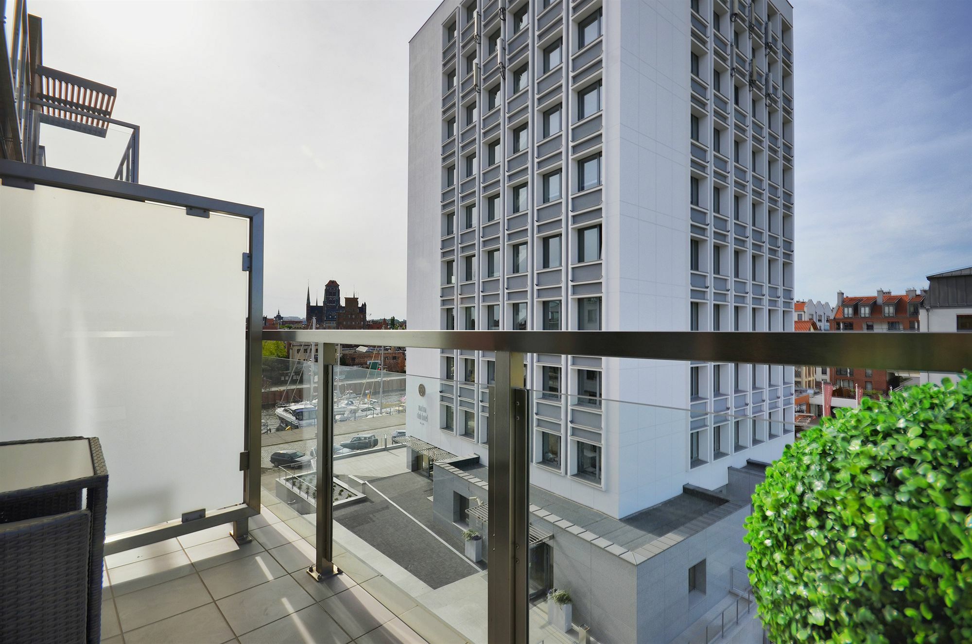 Domotel Waterlane กดัญสก์ ภายนอก รูปภาพ